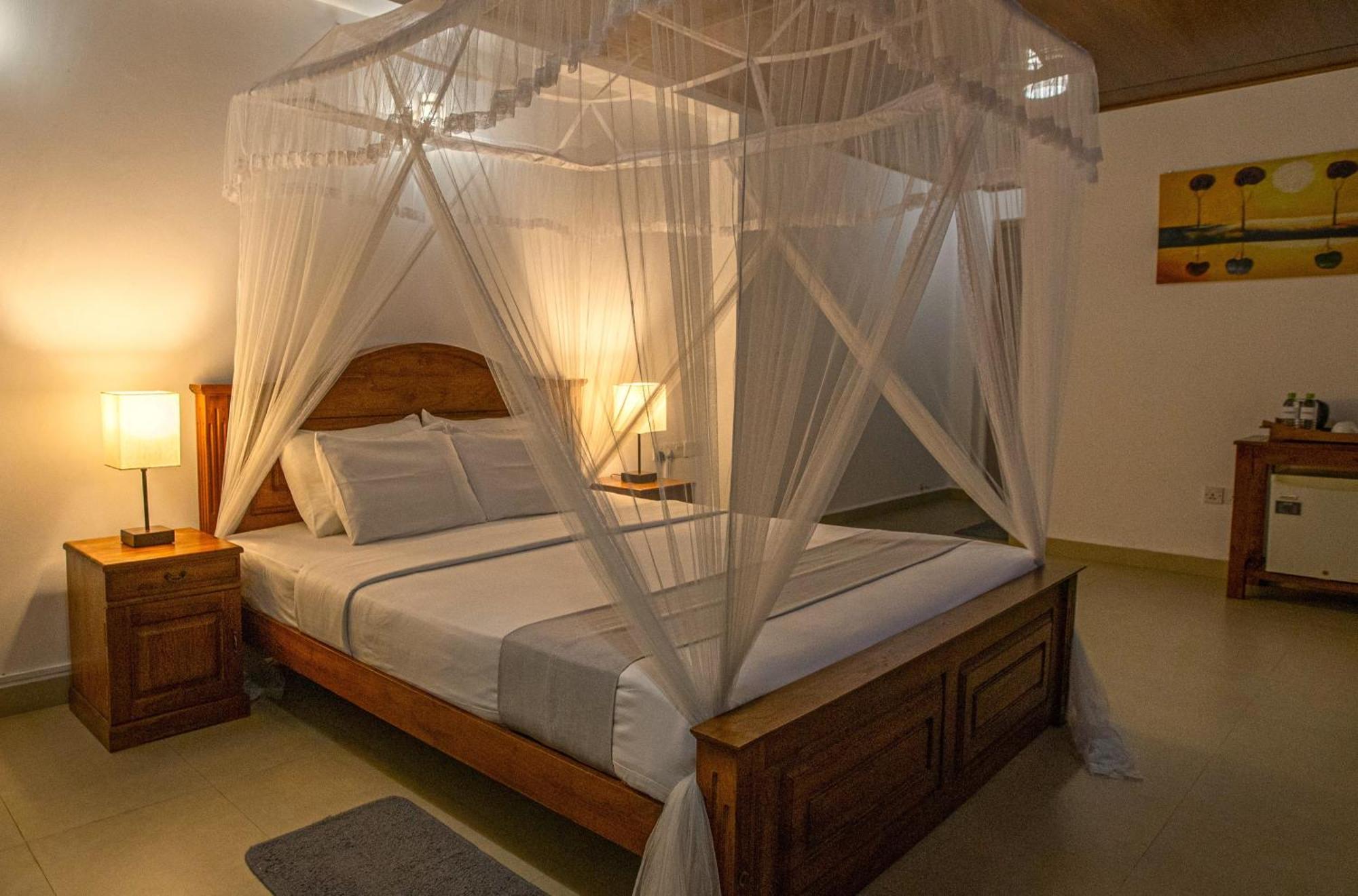 Hotel Onrock Елла Екстер'єр фото