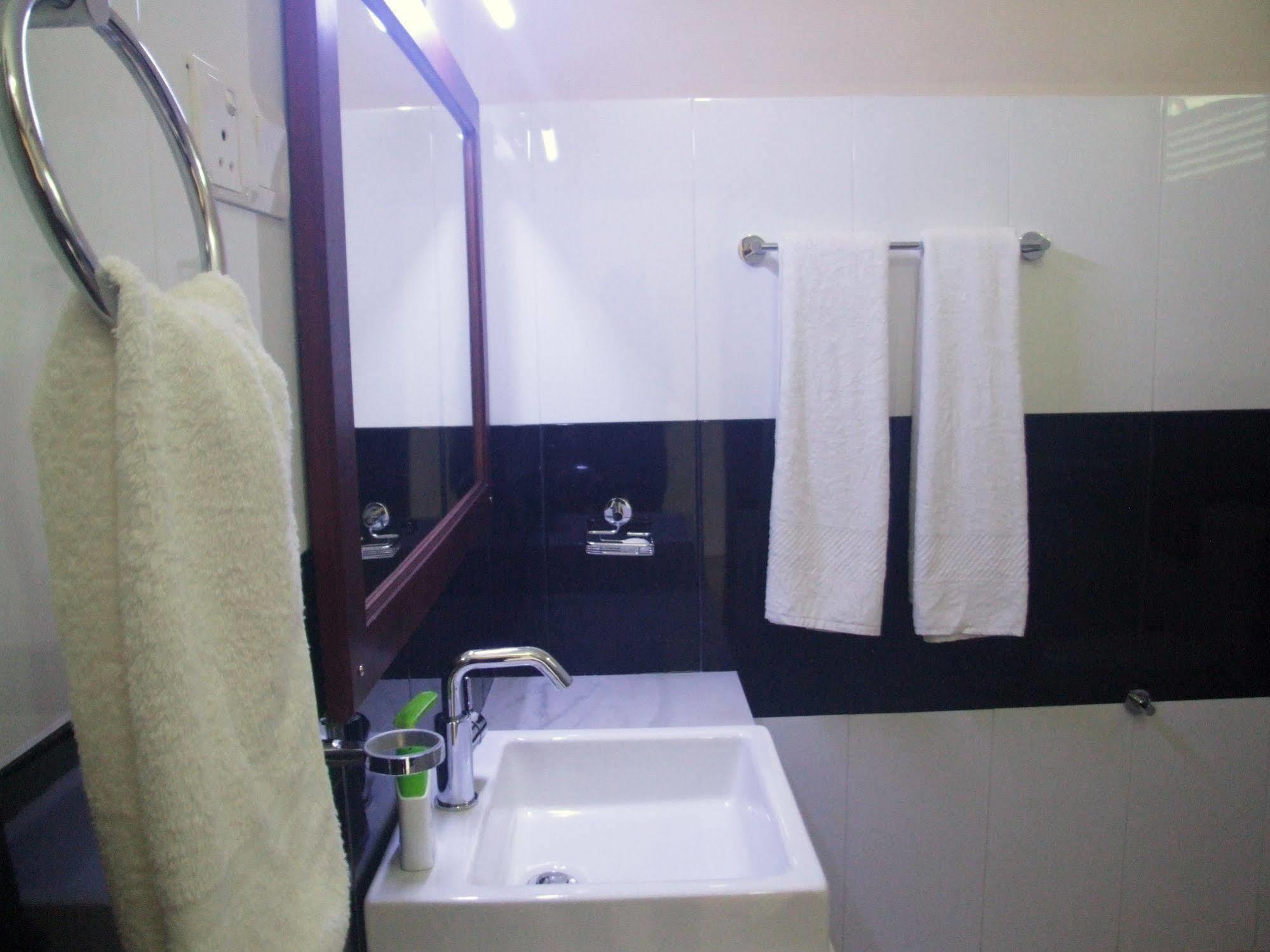 Hotel Onrock Елла Екстер'єр фото